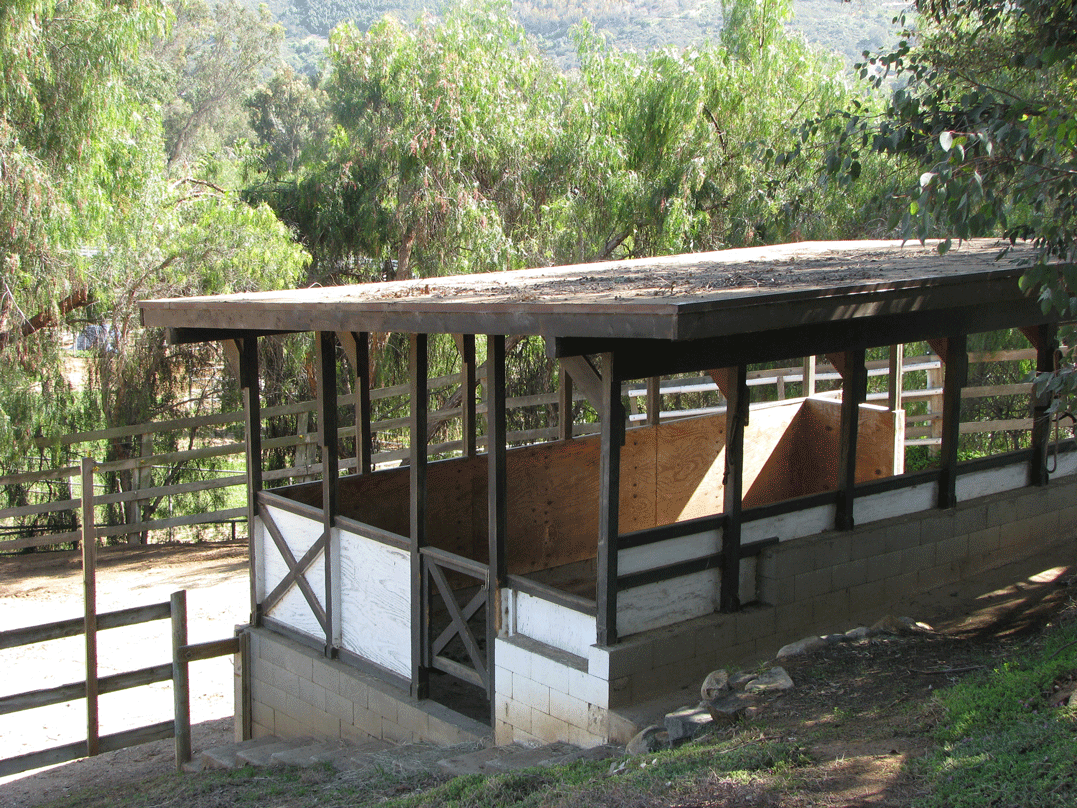 East Pastures - Oversized Enclosure